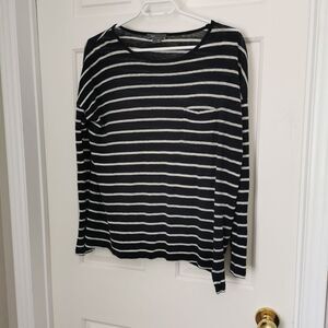 3/$20 Vince Camuto striped t-shirt size S